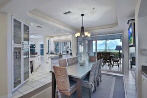 Casa, varias camas, alberca privada, vista al océano | 9 habitaciones y wifi gratis