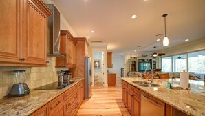 Maison, plusieurs lits, piscine privée, vue océan | Cuisine privée