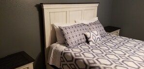 4 bedrooms, iron/ironing board, WiFi, bed sheets - Beautiful Tranquil Mountain Home in Andrews, NC (Andrews)