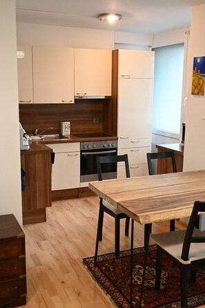 Comfort-Apartment | Eigene Küche | Großer Kühlschrank, Mikrowelle, Ofen, Geschirrspüler