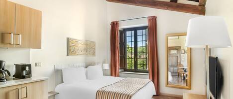 Iron/ironing board, free WiFi, bed sheets