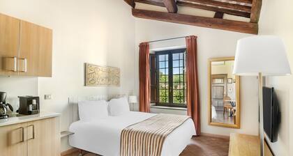 Modern Studio | 17th Century Resort | Sleeps 2
