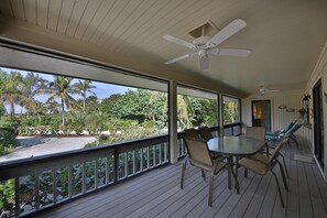 Hus - flere senge - privat pool - havudsigt | Balkon
