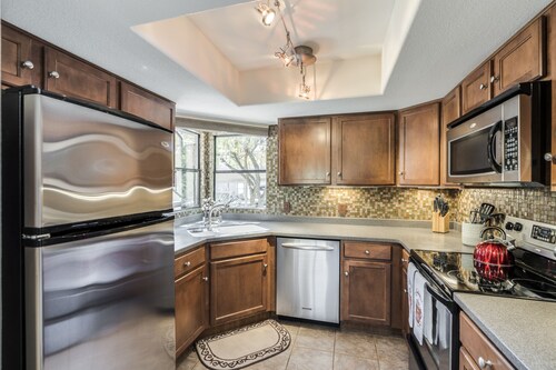 Luxury Ventana Canyon Condo + Pools + Spas + Hiking + Golf + Sabino Canyon!