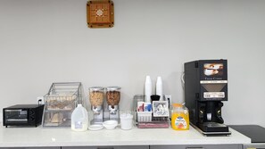 Petit déjeuner en libre-service compris tous les jours