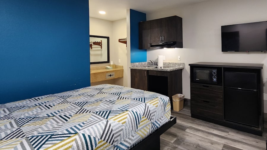 Scottish Inn & Suites