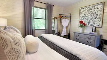 2 slaapkamers, een strijkplank/strijkijzer, gratis wifi, beddengoed