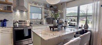 Creekside Cottages Luxury King/The Nook