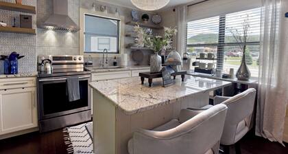 Creekside Cottages Luxury King/The Nook