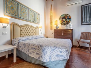 2 bedrooms, iron/ironing board, travel cot, free WiFi - Stunning private villa for 6 people with A/C, WIFI, TV and terrace (Menfi)