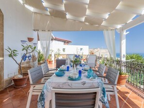 Outdoor dining - Stunning private villa for 6 people with A/C, WIFI, TV and terrace (Menfi)