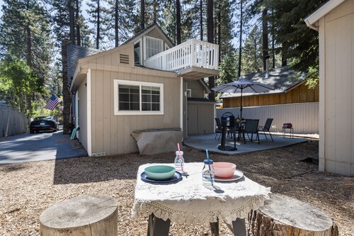 Private 1-Bedroom apartment 3 blocks from Kings Beach/Downtown