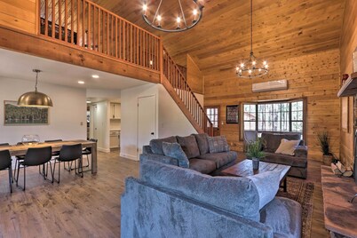Deck, Games & Fire Pit: Modern Pine Cabin!