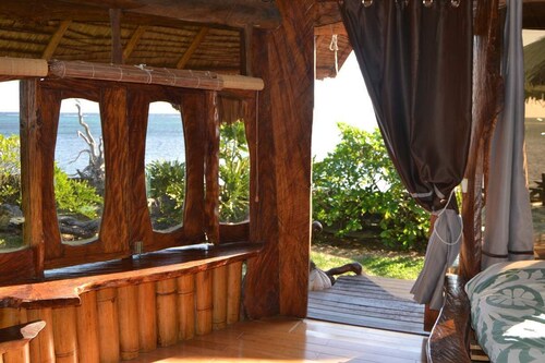 beach front bungalow in paea tahiti 