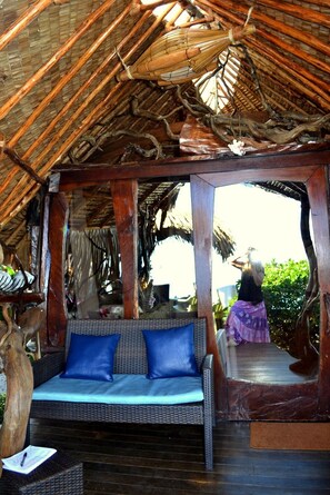 Property grounds - beach front bungalow in paea tahiti (Tahiti)