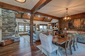 TV, fireplace - Bluebird Cottage -Upscale home in Sweetgrass near Blowing Rock. Fishing, hiking (Blowing Rock)