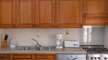 Kühlschrank, Ofen, Geschirrspüler, Kochgeschirr/Geschirr/Besteck