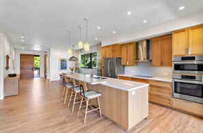 ثلاجة، ميكروويف، فرن، موقد طهي مسطح