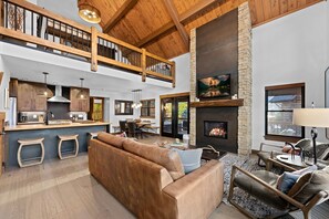 Smart TV, fireplace, stereo