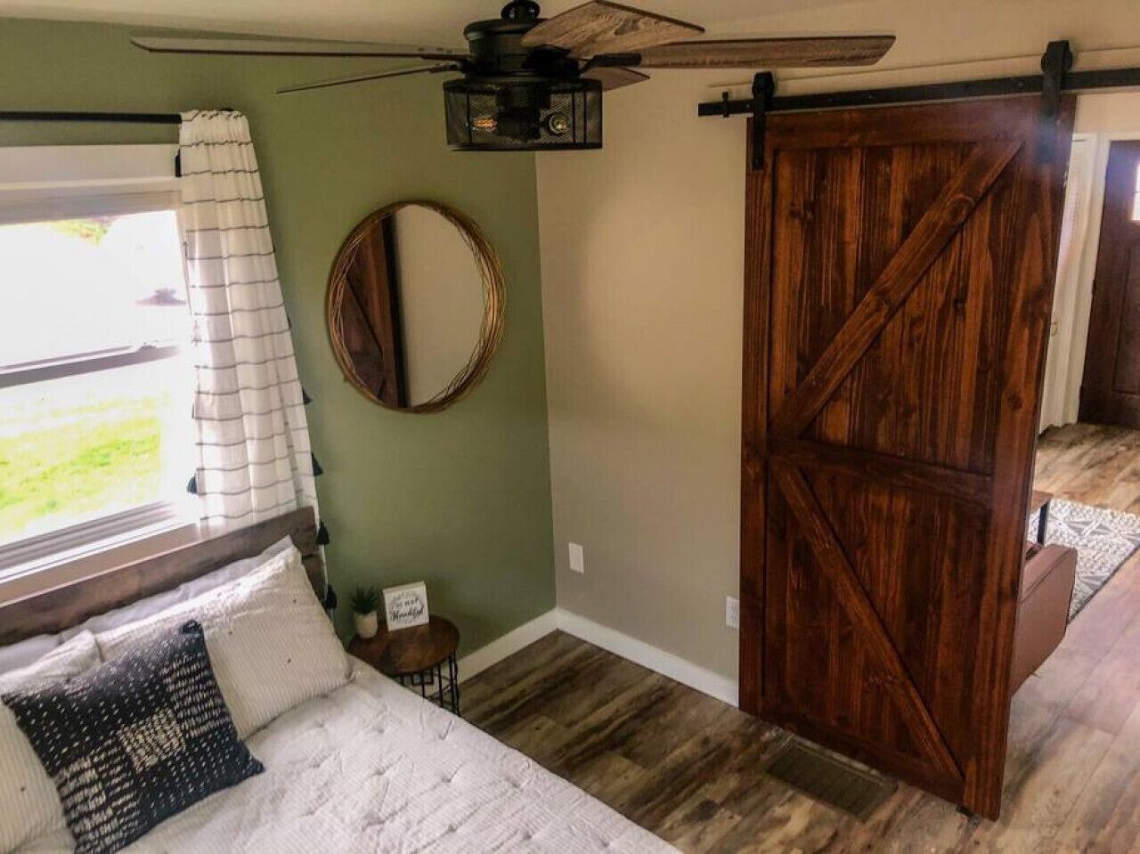 1 chambre, bureau, fer et planche à repasser, Wi-Fi gratuit