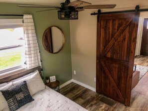 1 chambre, bureau, fer et planche à repasser, Wi-Fi gratuit