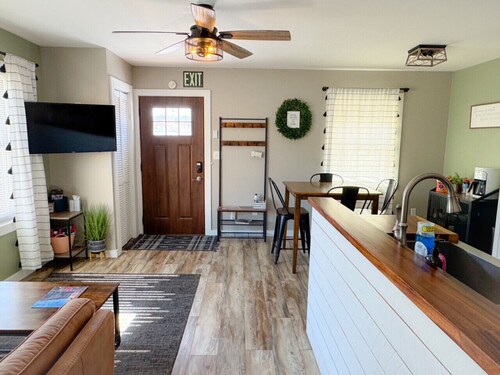 Charming 1BR Downtown APT | Newly Remodeled | Walk to Restaurants, Shops & Parks!