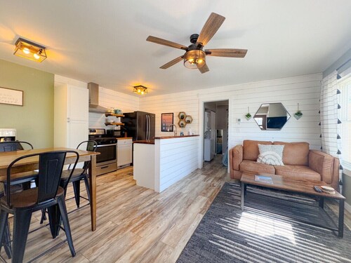 Charming 1BR Downtown APT | Newly Remodeled | Walk to Restaurants, Shops & Parks!