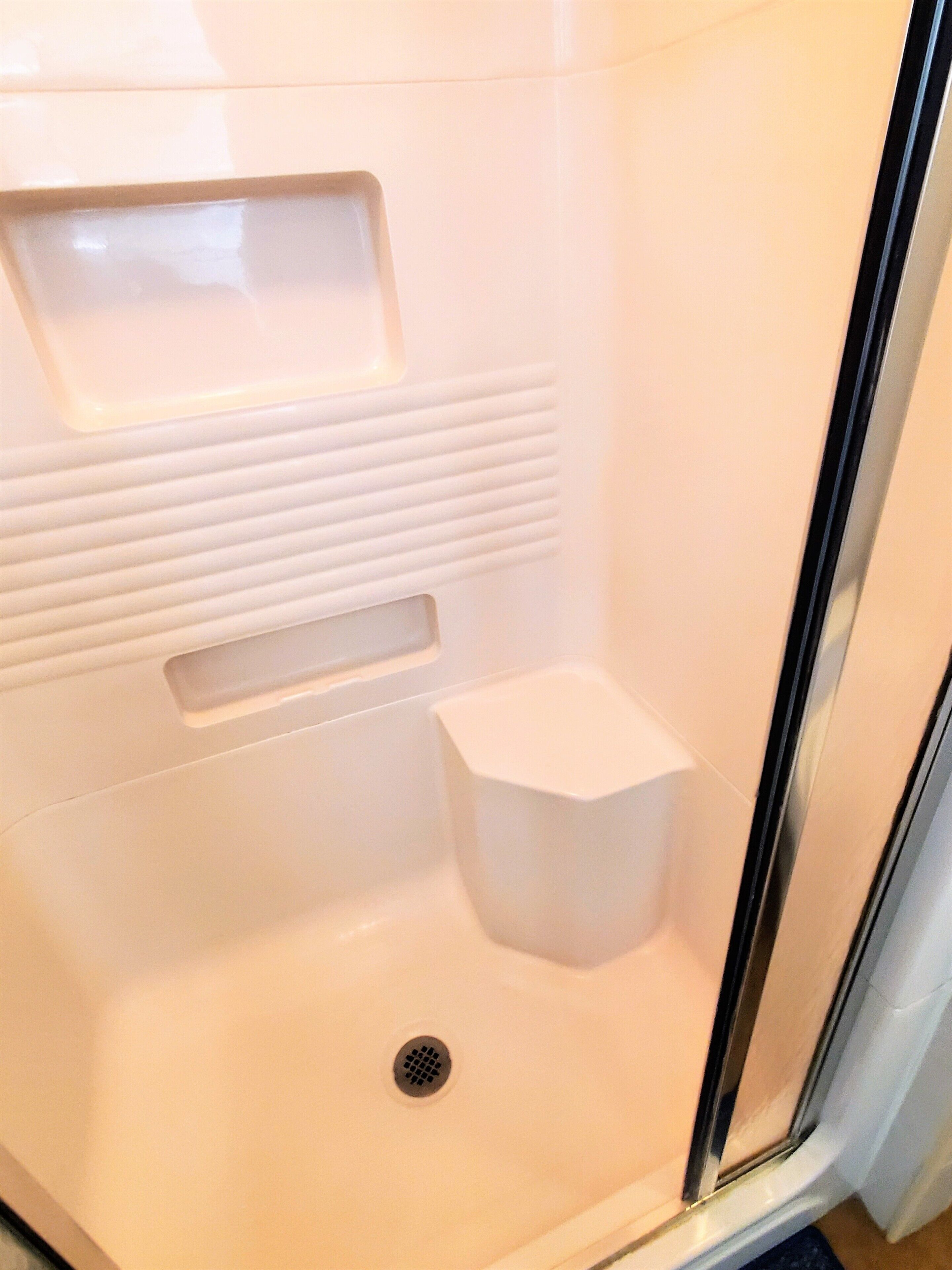 Waterside #28 1 Bedroom, FREE Parking, Beaches, WIFI, Family Friendly, Top Floor