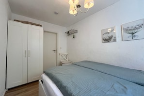 1 bedroom, travel cot, free WiFi, bed sheets - Bungalow Louise in Dobbertin (Dobbertin)
