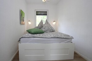 1 bedroom, travel cot, free WiFi, bed sheets - Bungalow Louise in Dobbertin (Dobbertin)