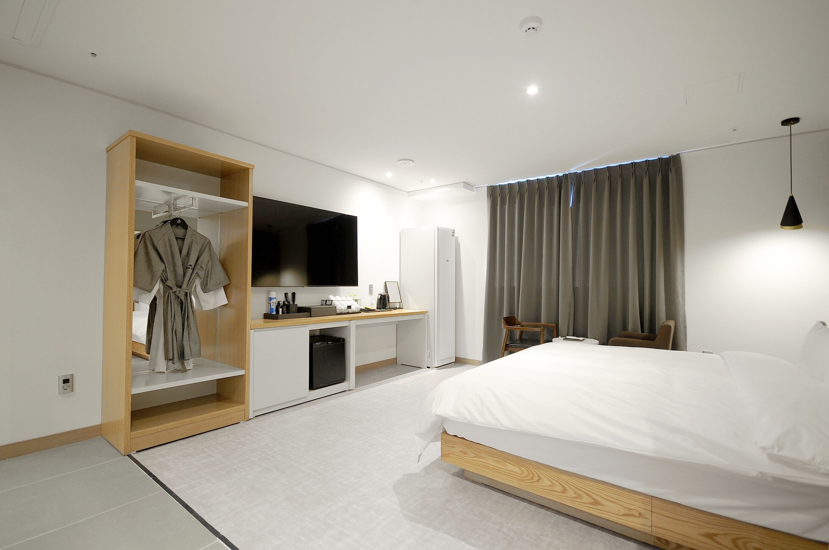 premium deluxe | individually furnished, laptop workspace, free wifi, bed sheets