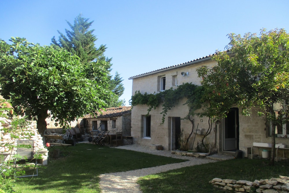 Charming cottage near Niort, Poitevin marshes, Puy du Fou, Futuroscope