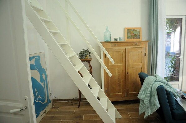 Interior - Completely renovated mini-home (Auby)
