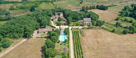 المنشأة من الخارج