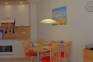 Fridge, microwave, oven, coffee/tea maker