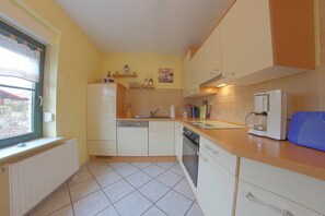 Kühlschrank, Mikrowelle, Ofen, Geschirrspüler