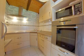 Kühlschrank, Mikrowelle, Ofen, Geschirrspüler