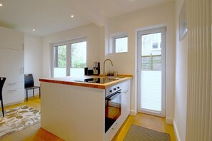 Fridge, oven, dishwasher, coffee/tea maker