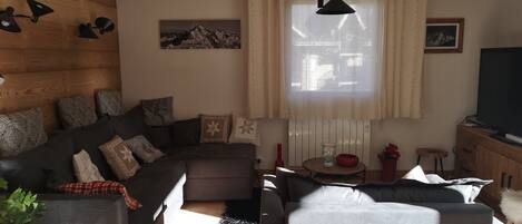 Smart-TV, DVD-Player, Videothek, Stereoanlage