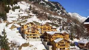 Unclassified image, 4 of 30, button - 4* Apartment at Slopeside, Sleeps 8, Wi-Fi Included (Champagny-en-Vanoise)