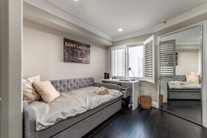 3 Schlafzimmer, Schreibtisch, Internetzugang, Bettwäsche