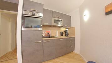 Frigorifero, microonde, forno, lavastoviglie