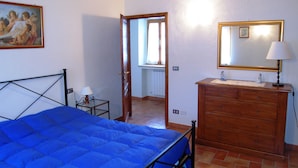 1 bedroom, Internet, bed sheets - Two-room apartment in the middle of Tuscany (Ambra)