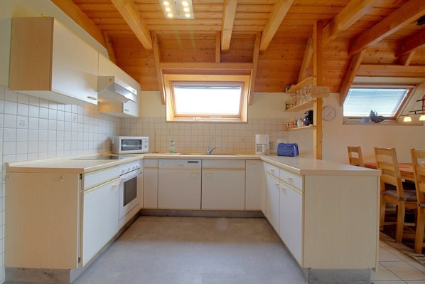 Køleskab, mikrobølgeovn, ovn, opvaskemaskine