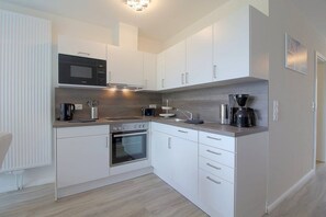 Kühlschrank, Mikrowelle, Ofen, Geschirrspüler