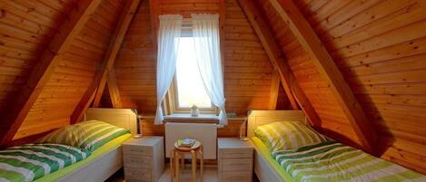 2 室のベッドルーム、セーフティボックス (室内)、旅行用ベビーベッド、WiFi