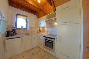 Kühlschrank, Mikrowelle, Ofen, Geschirrspüler