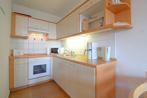 Frigorífic, microones, forn i cafetera i tetera 