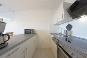 Kühlschrank, Mikrowelle, Ofen, Geschirrspüler