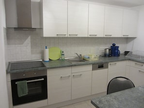 Køleskab, mikrobølgeovn, ovn, opvaskemaskine